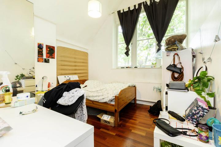 			4 Bedroom, 2 bath, 1 reception Flat			 Broadhurst Gardens, WEST HAMPSTEAD